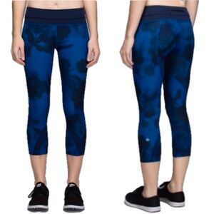 Lululemon Run Inspire Crop II Sz 8 In Jumbo Inky Floral Blue Black